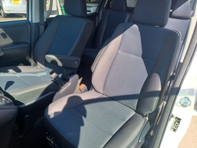 Toyota VOXY 2018-10 10771-11