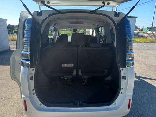 Toyota VOXY 2018-10 10771-13