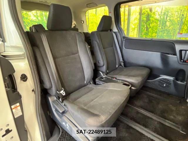 Toyota VOXY HYBRID 2015-03 370540-9