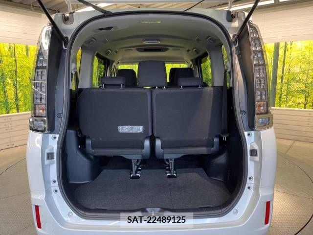 Toyota VOXY HYBRID 2015-03 370540-11