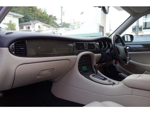 Jaguar XJ SERIES 2000-07 3022-16