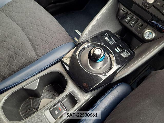 Nissan LEAF 2019-10 377695-9