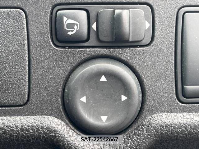 Nissan NOTE 2012-09 382552-7