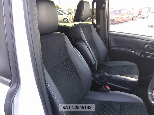 Toyota VOXY 2021-11 211187-17