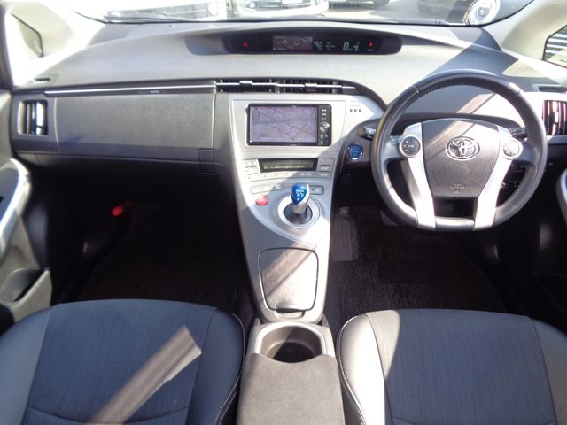 Toyota PRIUS 2015-06 186483-1