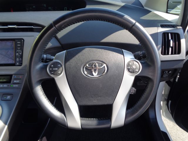 Toyota PRIUS 2015-06 186483-9