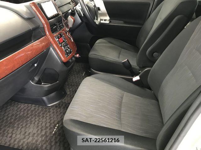Toyota NOAH 2011-03 321319-12