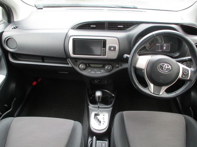 Toyota VITZ 2014-07 355-1