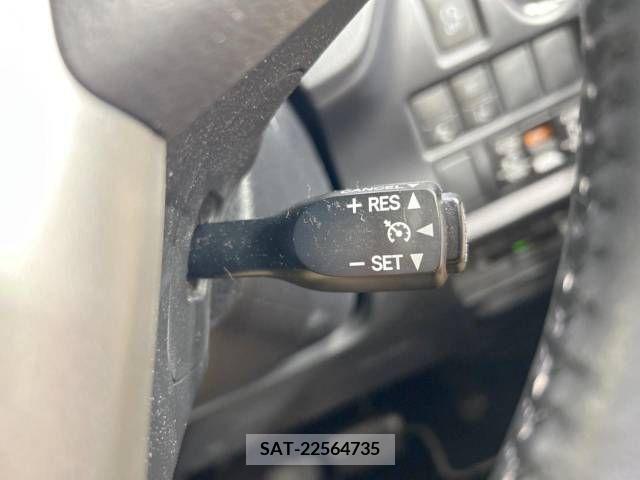 Toyota VOXY 2019-06 321629-7