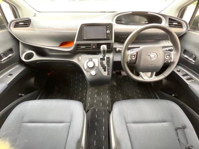 Toyota SIENTA 2017-08 193827-1