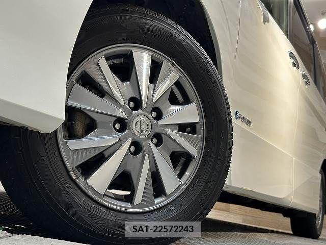 Nissan SERENA 2018-04 222189-10