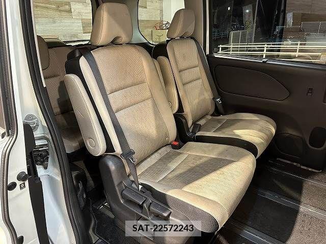 Nissan SERENA 2018-04 222189-8