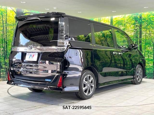 Toyota VOXY 2021-03 215466-18
