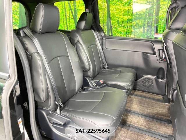 Toyota VOXY 2021-03 215466-9