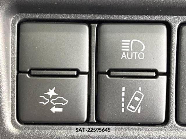 Toyota VOXY 2021-03 215466-7