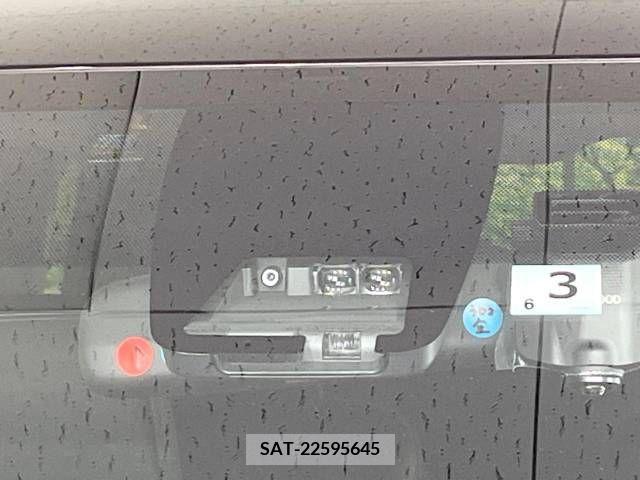 Toyota VOXY 2021-03 215466-3