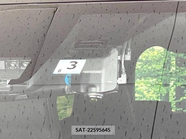 Toyota VOXY 2021-03 215466-5