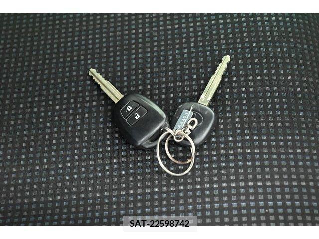 Toyota VITZ 2019-02 233633-21