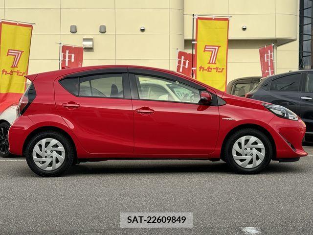 Toyota AQUA 2017-08 291778-4
