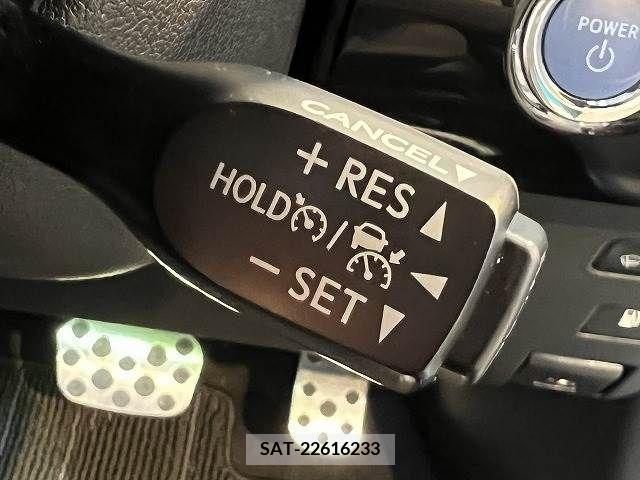 Toyota PRIUS PHV 2017-02 375217-4