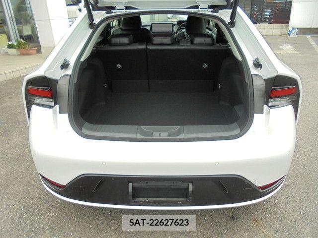 Toyota PRIUS 2023-08 378442-10