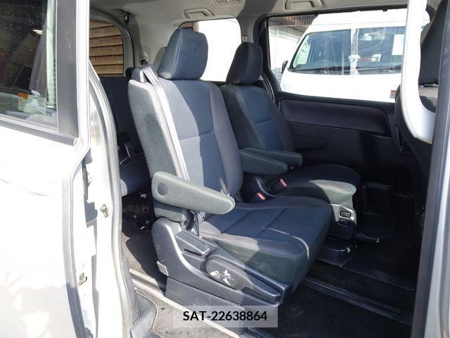 Toyota VOXY 2016-12 209920-22