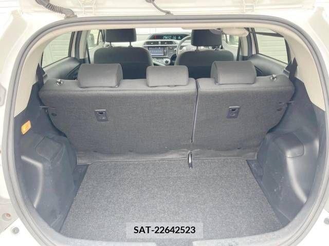 Toyota AQUA 2014-01 255232-11