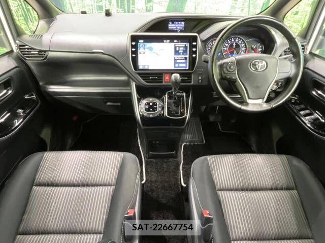 Toyota VOXY 2018-12 220574-1