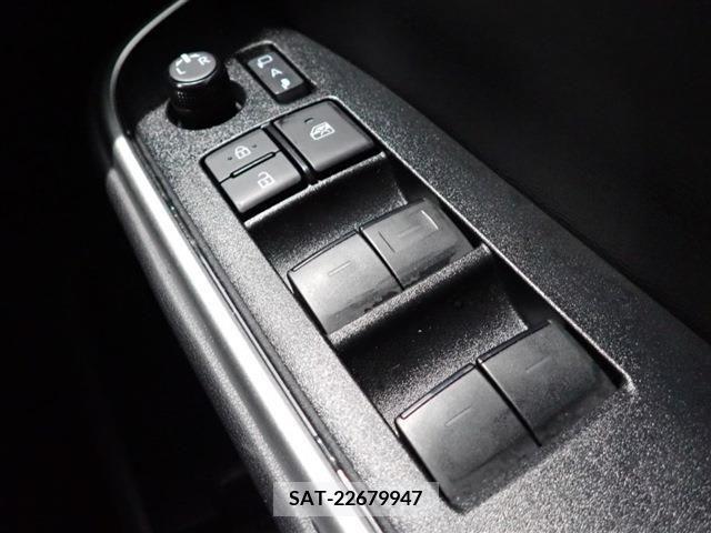 Toyota VOXY 2022-03 213217-24