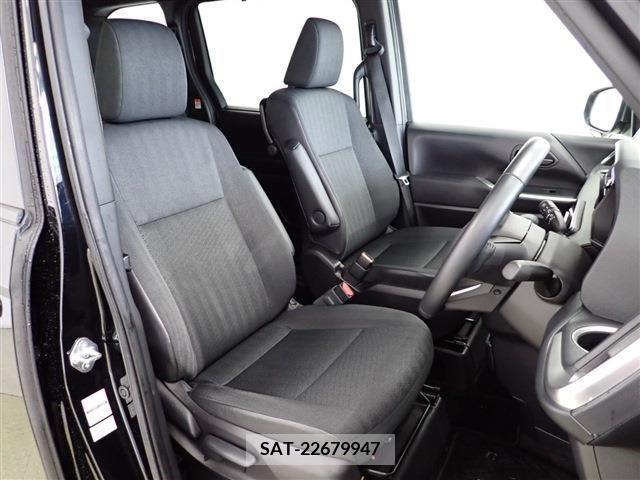 Toyota VOXY 2022-03 213217-28