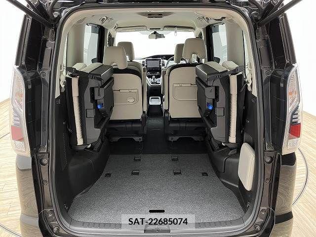 Nissan SERENA 2018-12 393855-10