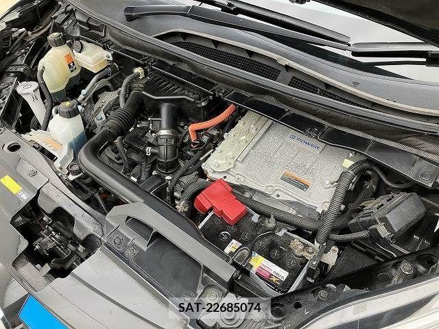 Nissan SERENA 2018-12 393855-19