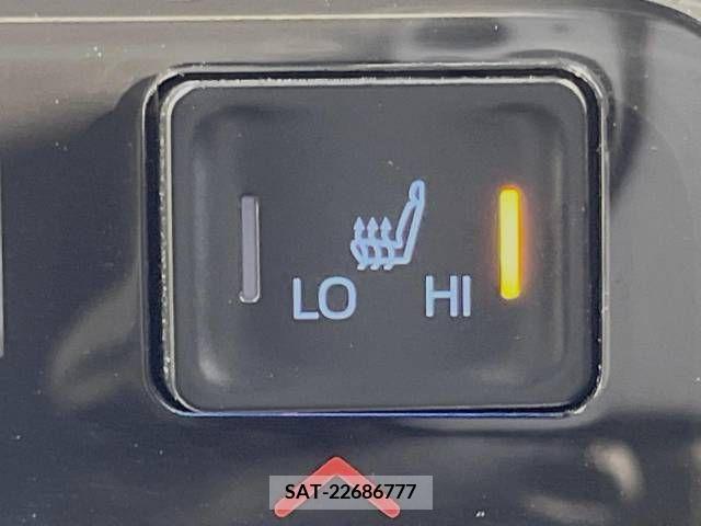 Toyota VOXY 2022-12 335883-7