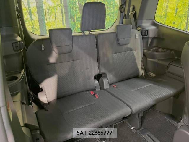 Toyota VOXY 2022-12 335883-10