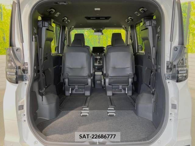 Toyota VOXY 2022-12 335883-11