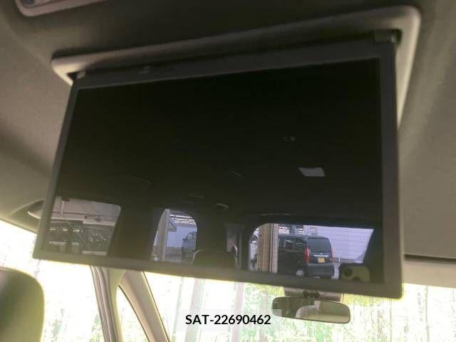 Toyota VOXY 2022-05 332948-2