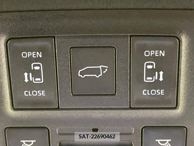 Toyota VOXY 2022-05 332948-5