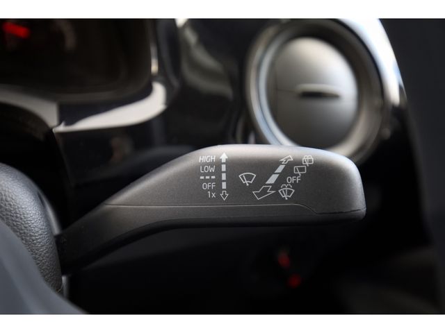 VolksWagen UP! 2012-10 10751-23
