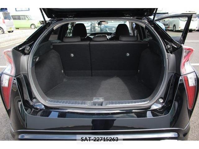 Toyota PRIUS 2016-10 366391-1