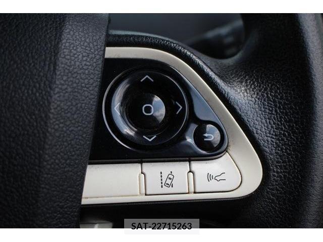 Toyota PRIUS 2016-10 366391-7