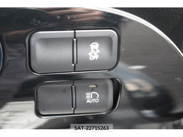 Toyota PRIUS 2016-10 366391-6