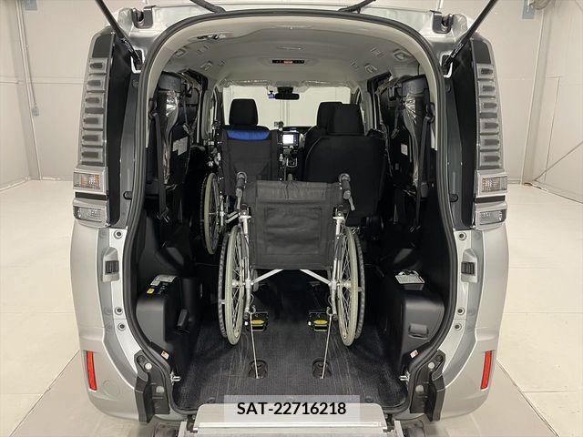 Toyota VOXY 2019-06 341136-8
