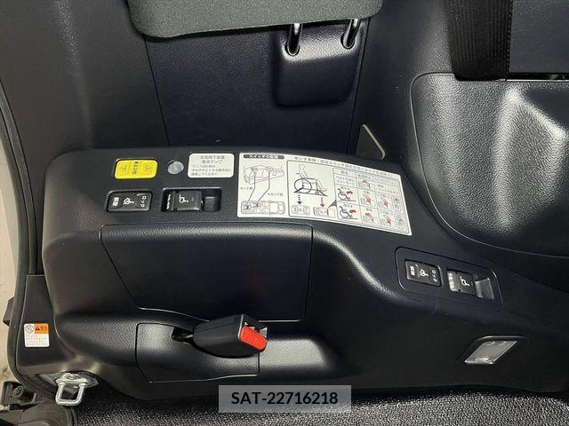 Toyota VOXY 2019-06 341136-19