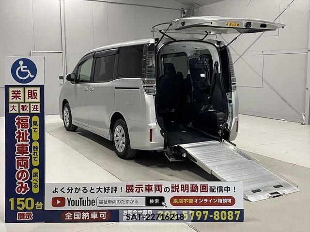 Toyota VOXY 2019-06 341136-0