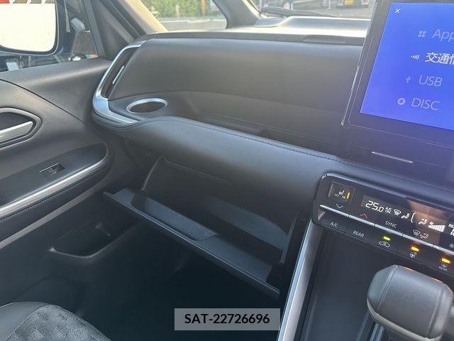 Toyota VOXY 2022-03 370298-21