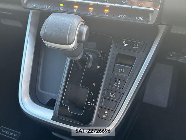 Toyota VOXY 2022-03 370298-19