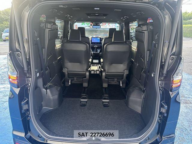 Toyota VOXY 2022-03 370298-28