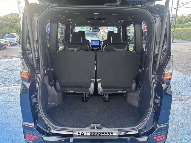 Toyota VOXY 2022-03 370298-27