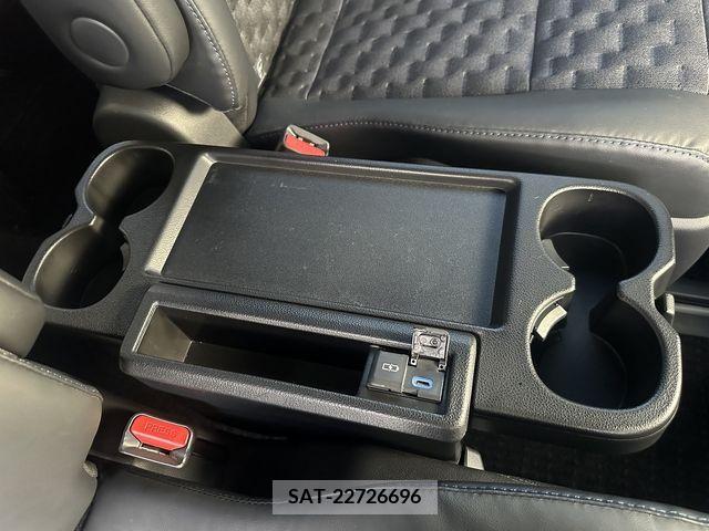 Toyota VOXY 2022-03 370298-26