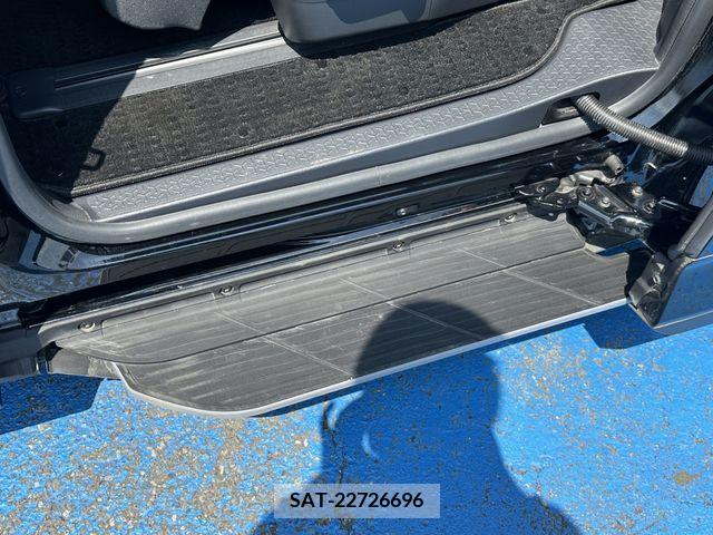Toyota VOXY 2022-03 370298-24